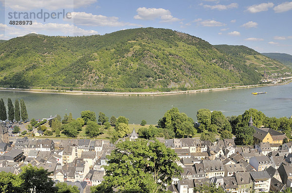 Blick von der Burg Stahleck in Bacharach über den Rhein  Mittelrheintal  Weltkulturerbe der UNESCO  Rheinland-Pfalz  Deutschland  Europa