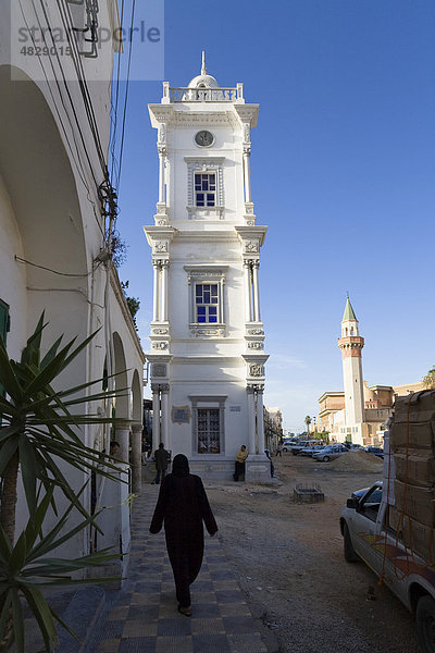 Uhrturm und Minarett  Medina  Altstadt  Tripolis  Libyen  Nordafrika  Afrika