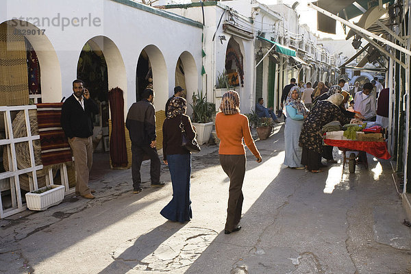 Händler und Läden in der Medina  Altstadt von Tripolis  Libyen  Nordafrika  Afrika