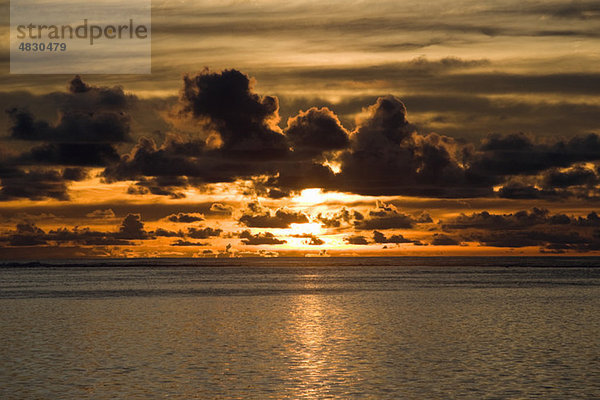 Sonnenuntergang über Süd-Pazifik Horizont