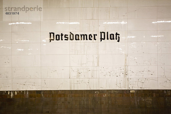 Deutschland  Berlin  U-Bahnhof Potsdamer Platz