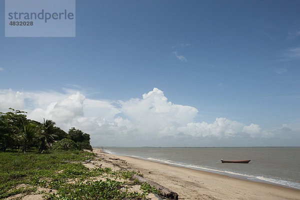 Strandszene  Amazonien  Französisch-Guayana  Südamerika