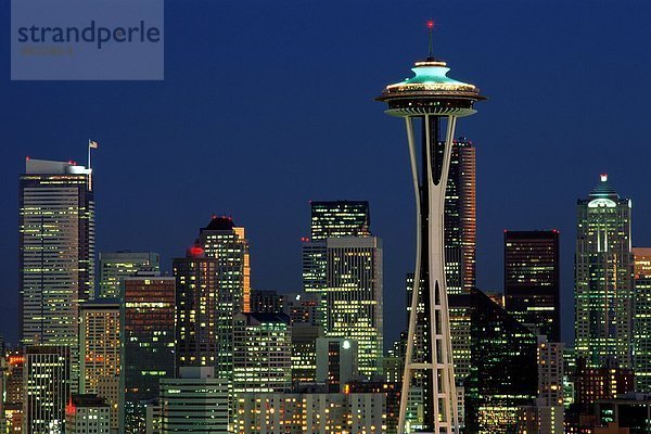 Amerika  Stadt  Innenstadt  Abend  Hochhäuser  Holiday  Landmark  Lichter  Nadel  Nacht  Northwest  Seattle  Skyline  Wolkenkratzer