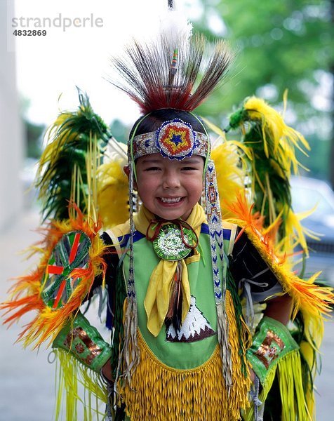 America  American  Perlen  jungen  Kind  Kostüm  erarbeiten  Federn  Kopfschmuck  Urlaub  indischen  Landmark  Native  Navajo  Outdoo