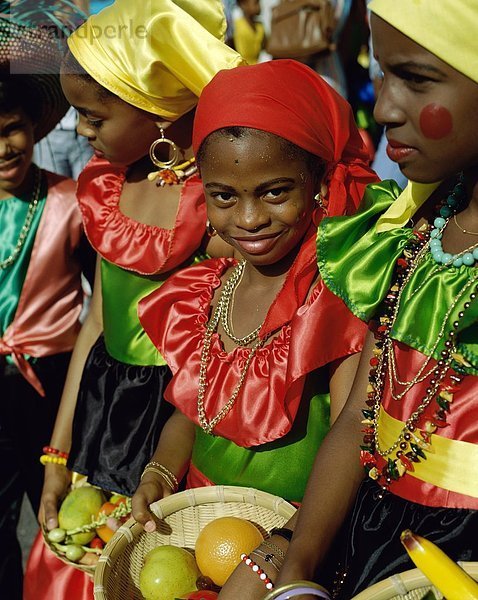 Karibik  Karneval  Kinder  Kostüme  Kultur  Mädchen  Guadeloupe  Urlaub  Landmark  Menschen  Tourismus  Reisen  Urlaub  Welt