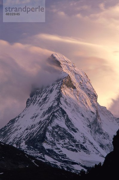 Herausforderung  Wolken  kalt  Holiday  Landmark  Matterhorn  Berg  Himmel  Schnee  Schweiz  Europa  Tourismus  Reisen  Ferienhäuser