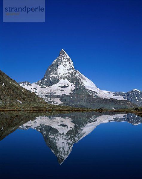 Glassy  Holiday  Seen  Landmark  Matterhorn  Berg  Spitze  unberührte  Spiegelung  Streams  Schweiz  Europa  Tourismus  Trave