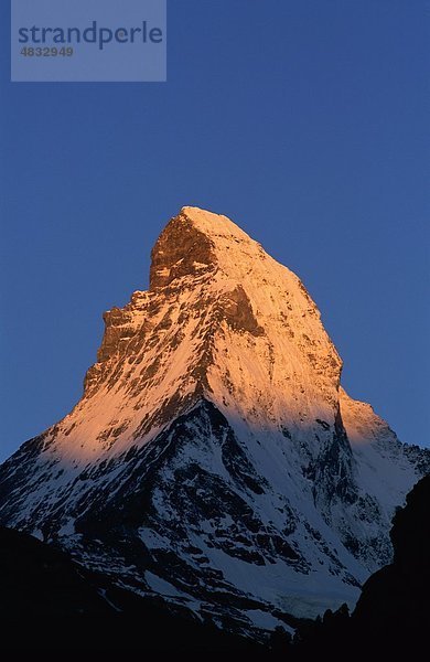 Alpen  Holiday  Landmark  Matterhorn  Berg  Peak  Schatten  Schnee  Schweiz  Europa  Tourismus  Reisen  Ferienhäuser