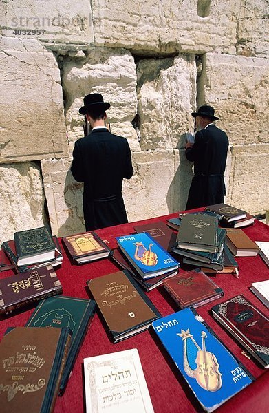 Bücher  Urlaub  Israel  in der Nähe von Osten  Jerusalem  Jude  jüdischen  Landmark  Männer  Mittlerer Osten  Menschen  Pray  beten  Religion  Religiou