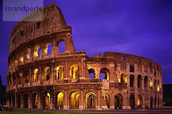 Bögen  Architektur  Kolosseum  Holiday  Italien  Europa  Landmark  Nacht  Rom  Ruinen  Tourismus  Reisen  Ferienhäuser