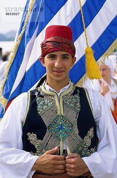 Kostüm  Stickerei  Europa  Europäische  Fez  Flagge  Griechenland  Europa  Griechisch  Urlaub  Wahrzeichen  im Freien  Menschen  Quaste  Teen  Teenager