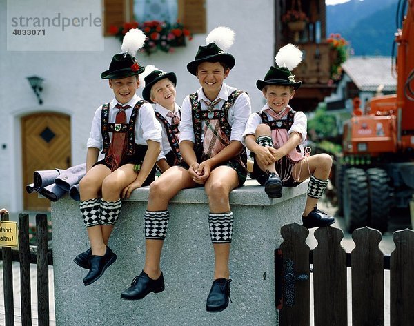 Bayern  jungen  sorglos  Säule  Europa  Europäische  Freunde  Deutsch  Deutschland  Europa  Hüte  Urlaub  Landmark  lachen  lachen  L