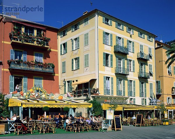 Frankreich Europa Urlaub am Tisch essen Straße Reise Balkon Cafe Restaurant Sehenswürdigkeit Menschenmenge Tourismus