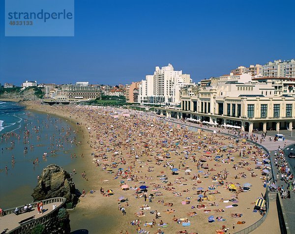 Baskisch  Strand  Biarritz  Küste  Küste  Menschenmenge  Frankreich  Europa  Holiday  Landmark  zahlt  Tourismus  Reisen  Urlaub