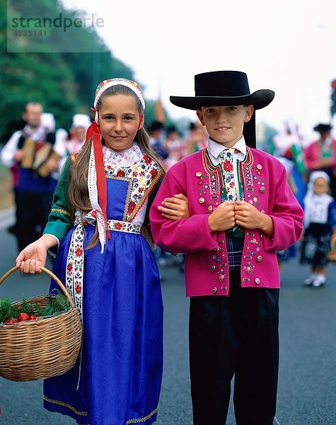 Bretagne  Kinder  Kostüme  Paar  Europa  Europäische  Frankreich  Europa  Französisch  Hut  Holiday  Landmark  Menschen  Tourismus  Reisen