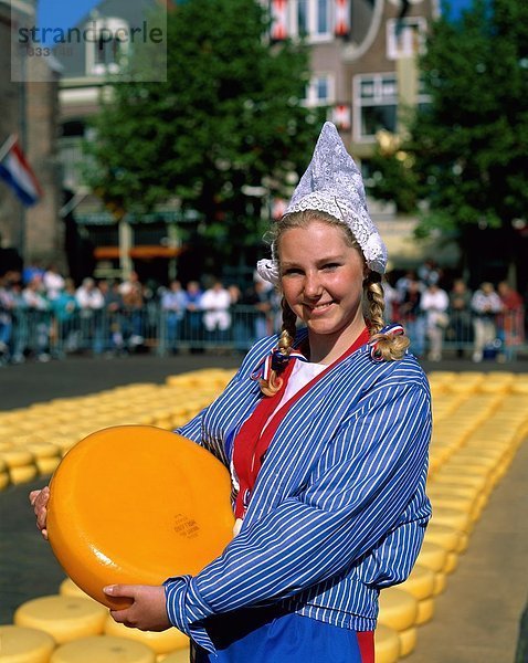 Alkmaar  Blond  Käse  Holländisch  Mädchen  Kopfschmuck  Holiday  Landmark  Markt  Niederlande  Außenaufnahme  Menschen  Tourismus  traditionelle