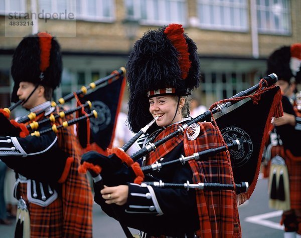 Dudelsackspielern  Dudelsack  Europa  Europäische  Urlaub  Landmark  Musik  Musiker  im Freien  Parade  Menschen  Schottland  Vereinigtes Königreich  G