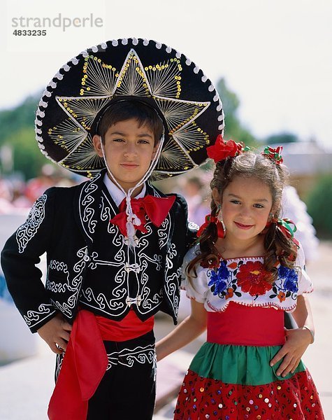Kinder  Kostüm  Stickerei  Festival  Urlaub  Landmark  Mariachi  Mexiko  Mexiko  Paar  Menschen  Sombrero  Tourismus  Reisen
