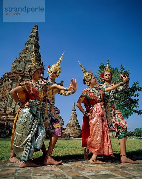 Asien  Asian  Kostüme  Tanz  Tänzer  tanzen  Kopfschmuck  Urlaub  Landmark  Menschen  Tempel  Thailand  Tourismus  Reisen  Vacation