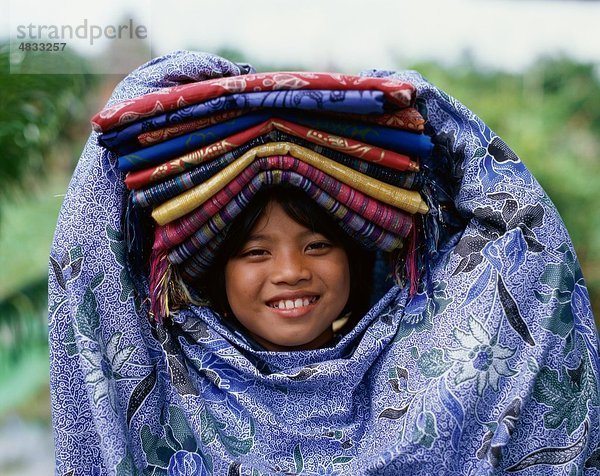 Asien  Asien  Bali  Asien  Balinesen  Bundle  Carry  tragen  Kind  Tuch  Handwerk  Mädchen  Kopf  Urlaub  Indonesien  Indonesisch  Lan