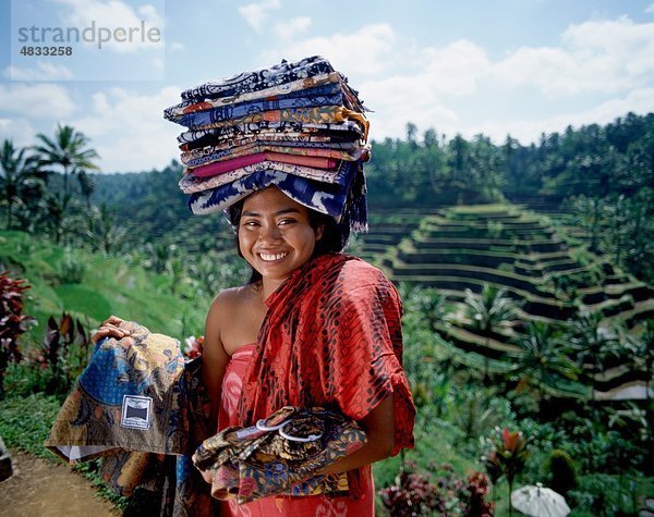 Asien  Asien  Bali  Asien  Balinesen  Carry  tragen  Tuch  Feld  Urlaub  Indonesien  Indonesisch  Landmark  Außenaufnahme  Menschen  Sa