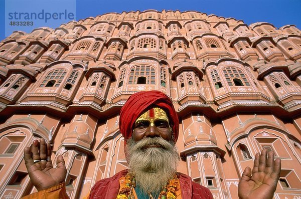 Asia  Asian  Bart  Kostüm  Hawa Mahal  Kopfschmuck  Urlaub  Indien  Asien  Jaipur  Landmark  Mann  im Freien  Palace  Menschen  Templ