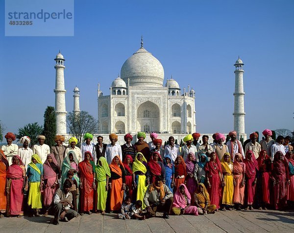 Agra  Asia  Asian  Kostüm  Menschenmenge  Gruppe  Urlaub  Indien  Asien  Landmark  Palace  Menschen  Taj Mahal  Tempel  Tourismus  Reisen  Va
