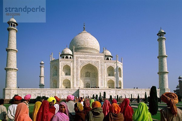 Agra  Arabesque  Arjumand  Banu  Menschenmenge  Krone  Kuppeln  Urlaub  Indien  Asien  ineinander greifende  islamische  Jahan  Khurram  Landmark  Mah
