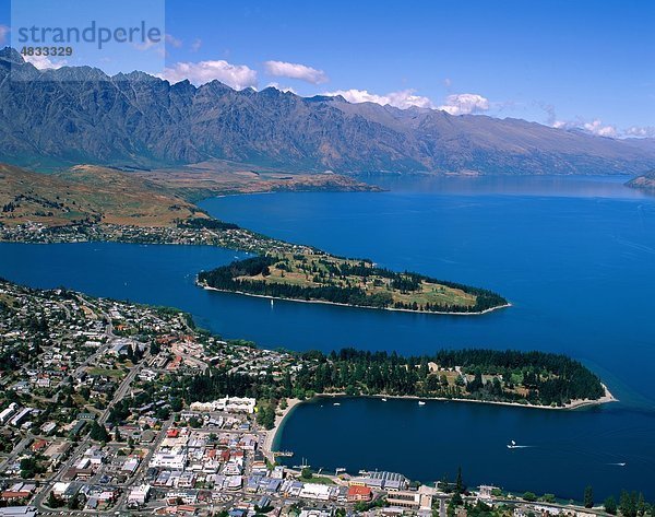 Antenne  Gebäude  Stadt  Bevoelkert  Urlaub  Jutting  Landmark  Berge  New Zealand  Halbinsel  Queenstown  Tourismus  Reisen  Va