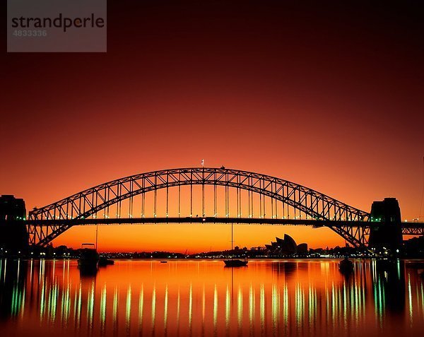 Australien  Ehrfurcht  Brücke  Hafen  Hafen  Holiday  Landmark  Lichter  gerecht zu werden  umfassen reflektierend  Reflexion  Kontur  Skyline