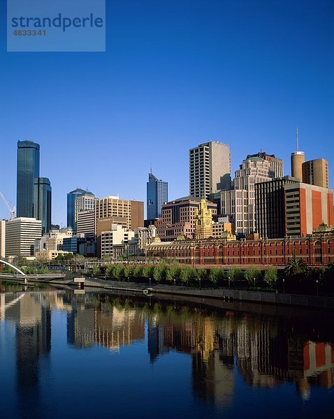 Australien  Gebäude  Stadt  Bevoelkert  Innenstadt  Urlaub  Landmark  Melbourne  widerspiegeln  reflektierend  Spiegelung  Skyline  Skyscrape