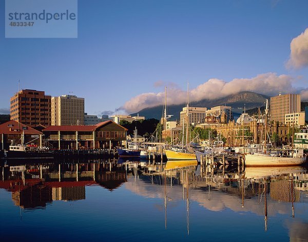 Skyline Skylines Hafen Urlaub Gebäude Großstadt Boot Hochhaus Sehenswürdigkeit Australien Hobart