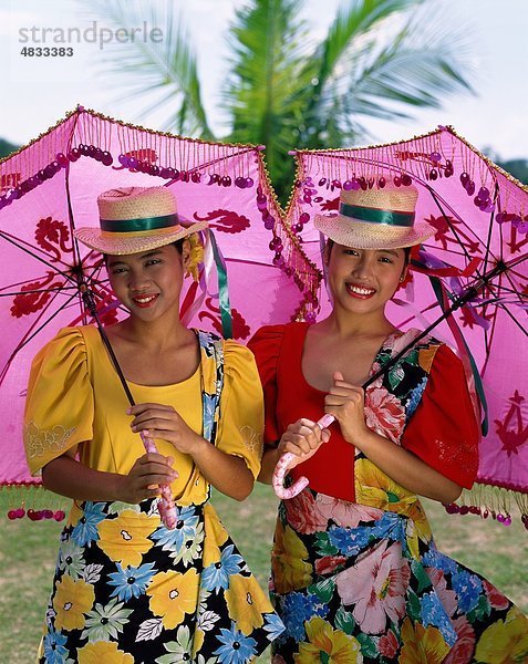 Asia  Asian  Kostüm  ethnische  Hüte  Urlaub  Landmark  im Freien  Paar  Sonnenschirme  Menschen  Philippinen  Asien  Tourismus  Reisen  Umb