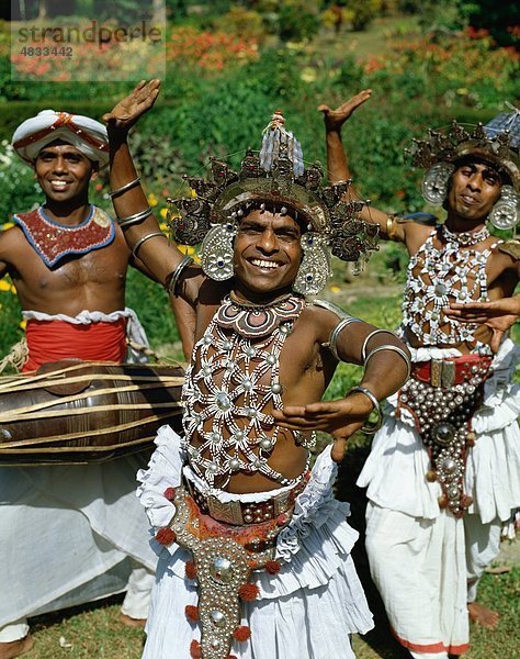 Asien  Kostüm  Urlaub  Indischer Ozean  Landmark  Männer  einheimischen  im Freien  People  Sri Lanka  Asien  Tourismus  Reisen  Urlaub  Worl