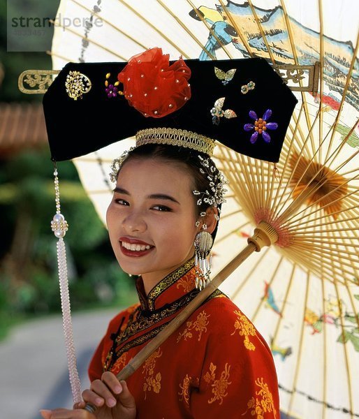 Asien  Asien  China  Chinesisch  Kostüm  kulturelle  Kopfschmuck  Urlaub  Landmark  im Freien  Sonnenschirm  Menschen  Tourismus  traditionelle  T