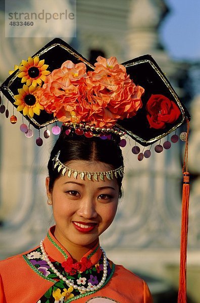 Asien  Asien  China  Chinesisch  Kostüm  Kopfschmuck  Urlaub  Landmark  Menschen  Tourismus  Reisen  Urlaub  Frau  Welt  Welt-trave