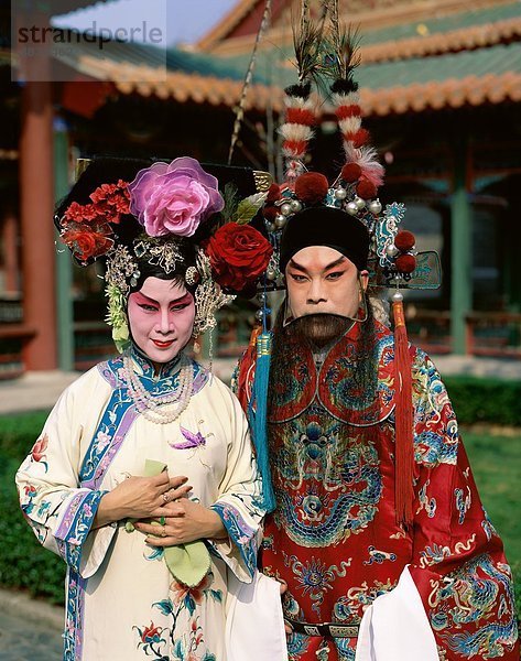 Akteure  Asien  Asien  China  Chinesisch  chinesischen Oper  Kostüme  dramatischen  Kopfschmuck  Urlaub  alle Paare  Wahrzeichen  Oper  im Freien  P