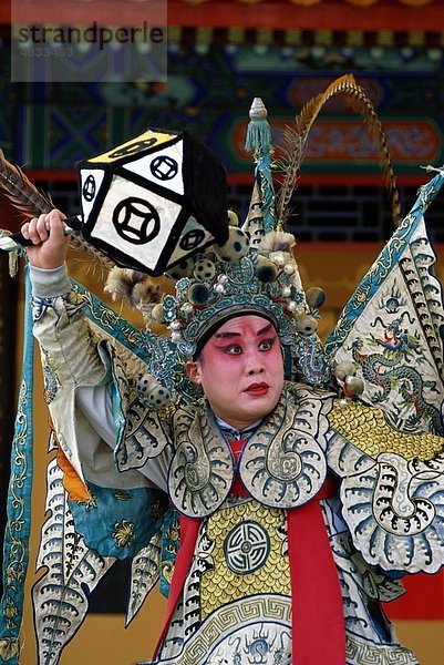 Asien  Asien  China  Chinesisch  chinesische Oper  Kostüm  Urlaub  Landmark  Mann  Oper  im Freien  Menschen  Performance  Performer  Th