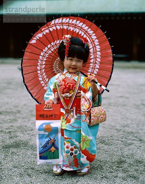 Asia  Asian  Kind  Kostüm  Mädchen  Holiday  Japan  Japanisch  Kimono  Landmark  Menschen  poser  Posing  Tourismus  Reisen  Regenschirm