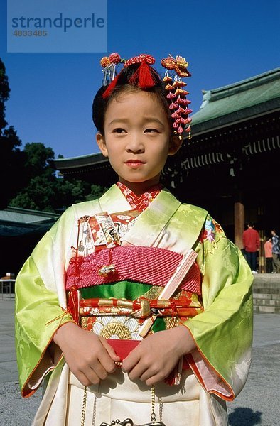 Asia  Asian  Kind  Kostüm  Mädchen  Urlaub  Japan  Japanisch  Landmark  im Freien  Menschen  poser  Posing  Tourismus  Reisen  Urlaub