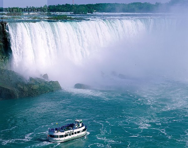 Ehrfurcht  Boot  Kanada  Nordamerika  fällt  Fähre  Urlaub  Landmark  Nebel  Niagara  Ontario  Tourismus  Touristen  Reisen  Urlaub