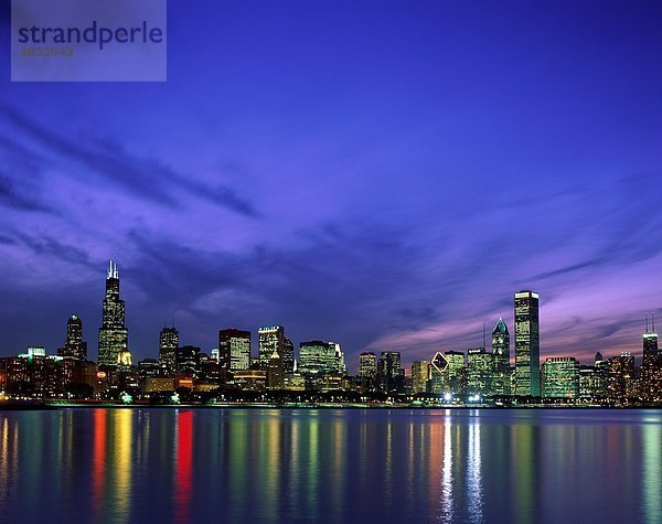 Amerika  Gebäude  Chicago  Stadt  Wolken  Holiday  Landmark  Licht  Licht  Illinois  Nacht  widerspiegeln  Reflexion  Fluss  Himmel