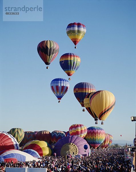Air  Albuquerque  Amerika  Luftaufnahme  Ballone  bunt  Fiesta  Urlaub  Hot  Landmark  New Mexico  Tourismus  Reisen  Vereinigten sta