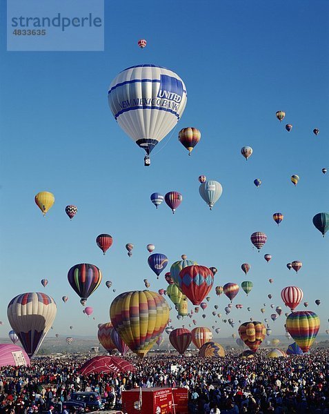 Air  Albuquerque  Amerika  Luftaufnahme  Ballone  bunt  Fiesta  Urlaub  Hot  Landmark  New Mexico  Tourismus  Reisen  Vereinigten sta