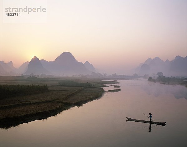 Asien  China  Dawn  Guangxi  Guilin  Urlaub  Landmark  Li River  Kalkstein  Berge  Provinz  Fluss  Landschaft  Tourismus  Reisen