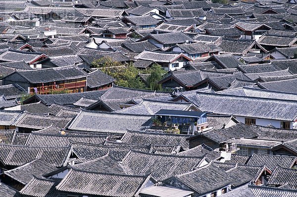 Historisch  Architektur  Asien  China  Erbe  Urlaub  Landmark  Lijiang  Berge  alte Stadt  Provinz  Dächer  Tourismus  Trad