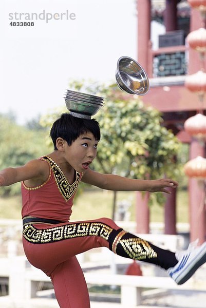 Akrobatik  Asien  Kinder  China  Urlaub  Landmark  Durchführung  Shanghai  Tourismus  Reisen  Urlaub
