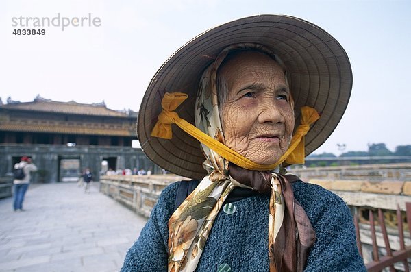 Asien  Citadel  ältere Menschen  Tor  Erbe  Urlaub  Hue  Imperial Palace  Landmark  Modell  Mo  Ngo  Released  Tourismus  Reisen  Une