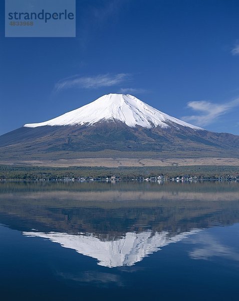 Asien  Urlaub  Honshu  Japan  See Yamanaka  Landmark  Mount Fuji  Tourismus  Reisen  Urlaub