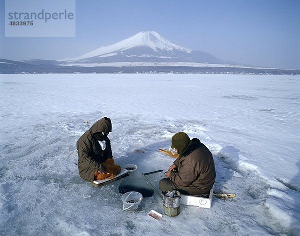 Asien  Fischer  Frozen  Holiday  Honshu  Japan  Lake  Lake Yamanaka  Landmark  Mount Fuji  Tourismus  Reisen  Ferienhäuser